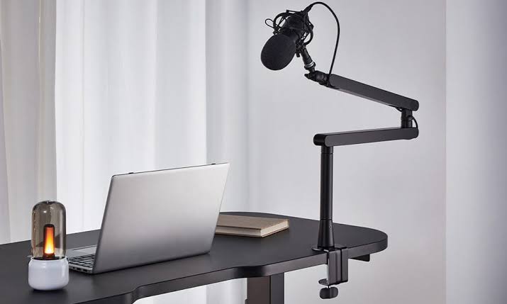 The Complete Guide to Designing a Podcast Desk Setup in a Small Recording Corner